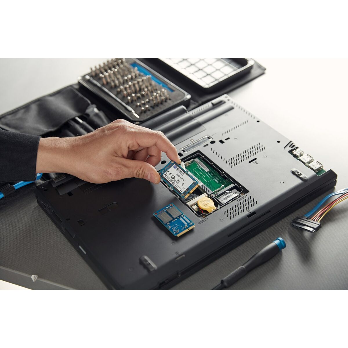 Hard Disk Kingston KC600 256 GB SSD 7 S9190414_5