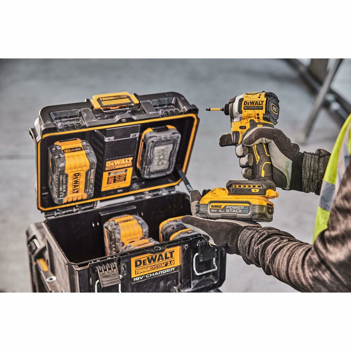 Caricabatterie Dewalt DWST83471 5 S91109880_3