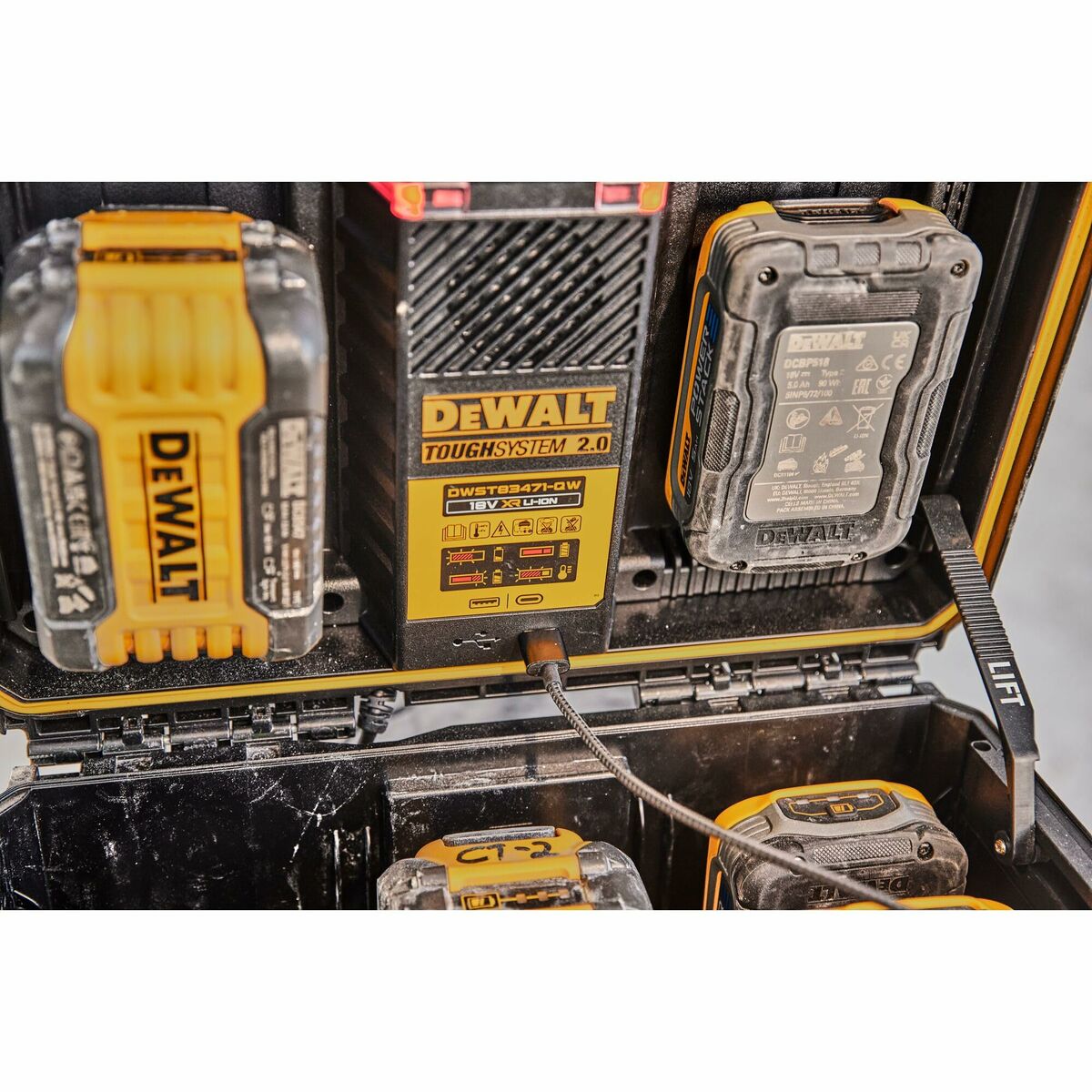 Caricabatterie Dewalt DWST83471 6 S91109880_4
