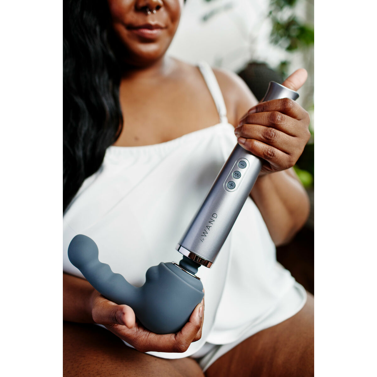 Massaggiatore Vibrante Ondulato in Silicone Le Wand Ripple 5 S9402837_3