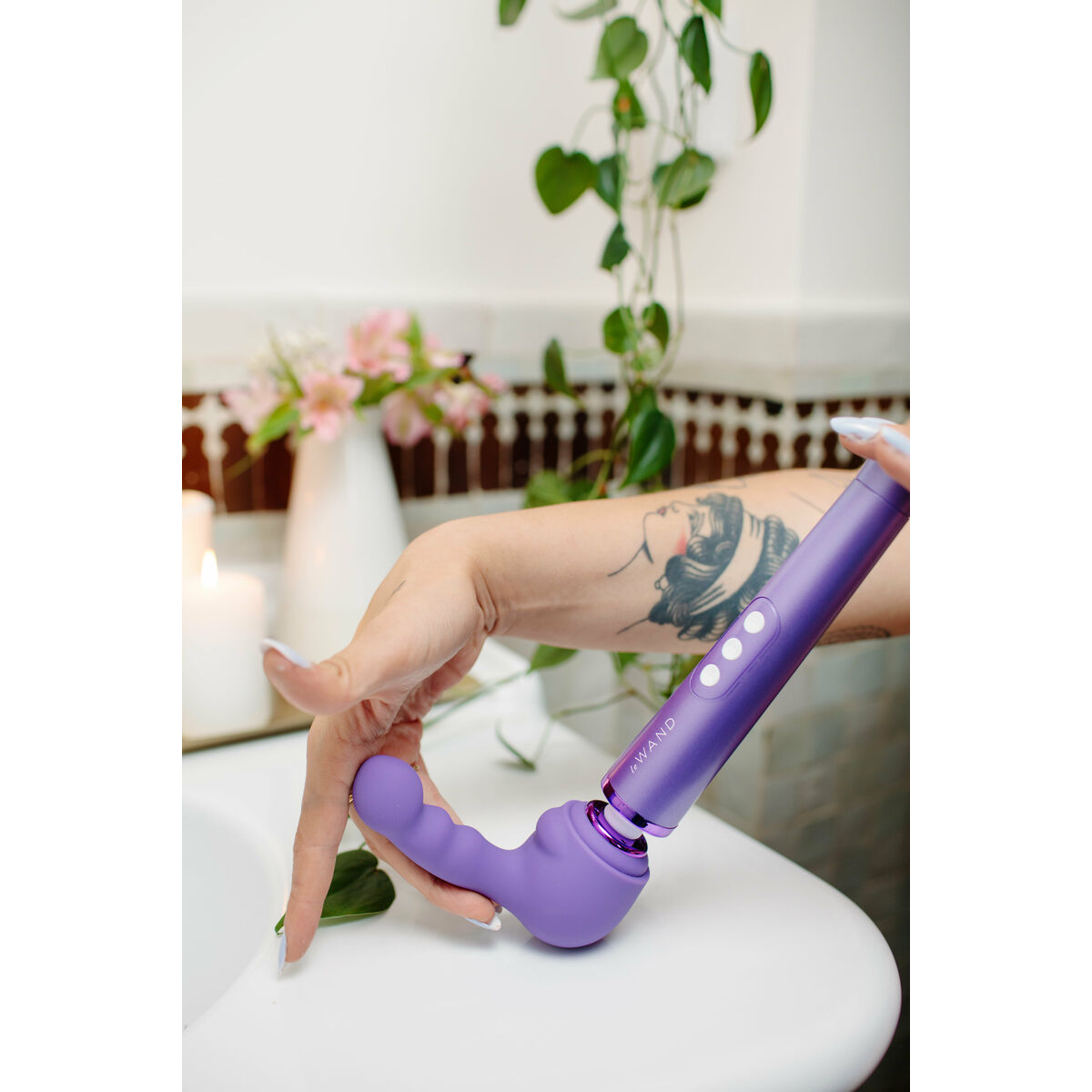 Massaggiatore Vibrante Curvo in Silicone Petite Ripple Weighted Le Wand Petite 13 S9402845_11